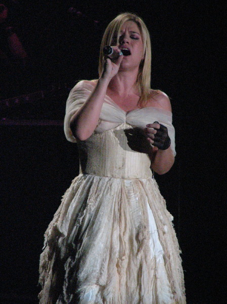 Kelly Clarkson performing at AIS Arena in Canberra in November 2005